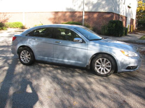 Used 2013 Chrysler 200 Limited Platinum image 5