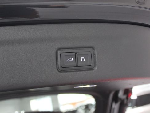 Used 2025 Audi Q6 e-tron Premium RWD image 43