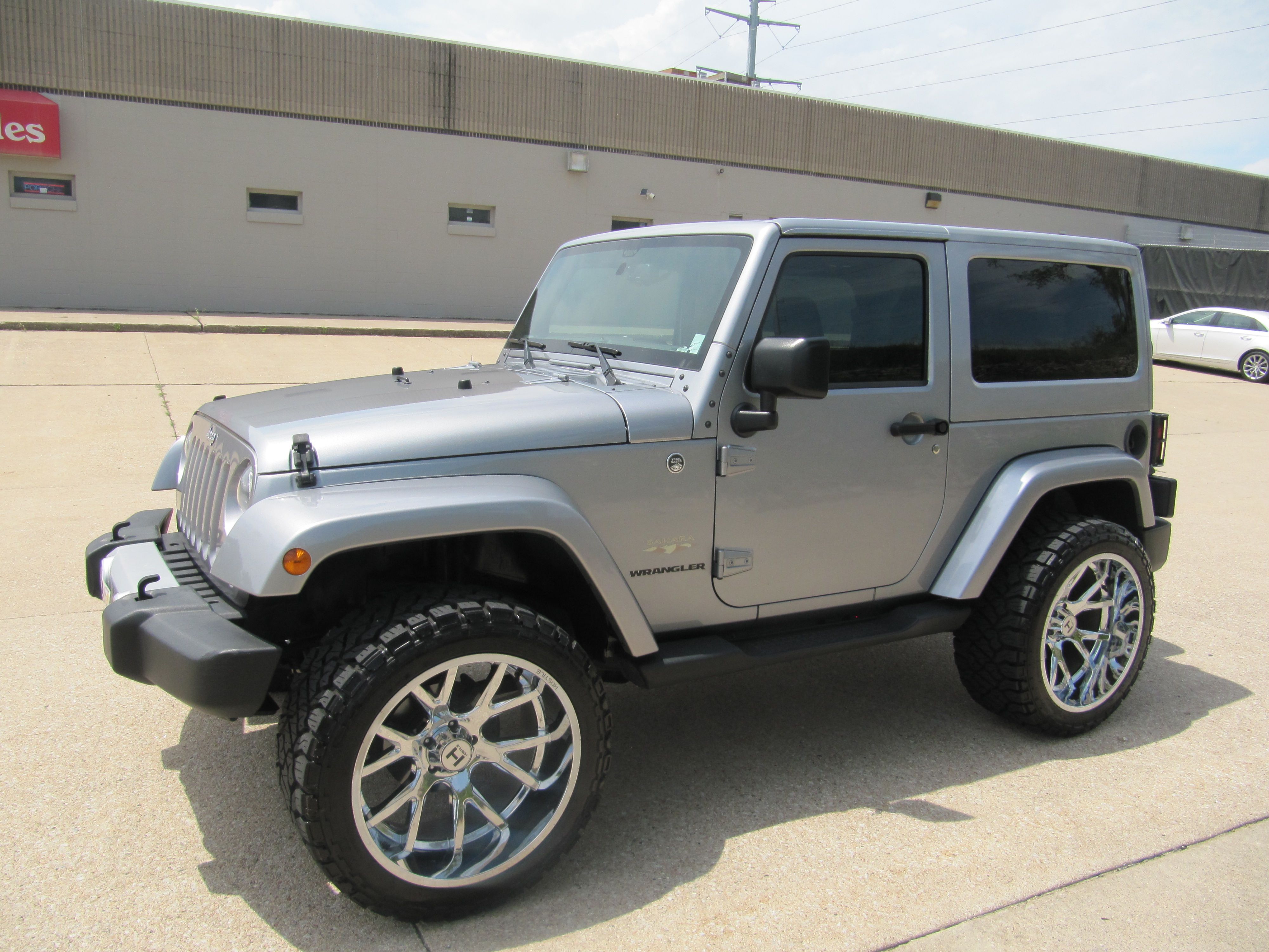 Used 2015 Jeep Wrangler 4WD Sahara image 8