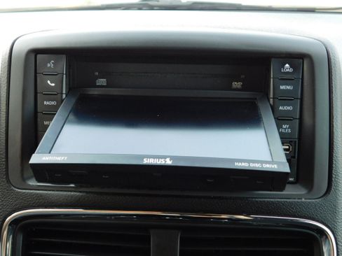 Used 2018 Dodge Grand Caravan SE image 16