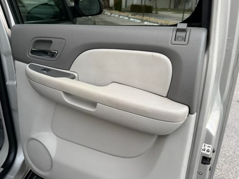 Used 2008 Chevrolet Suburban 4WD image 15