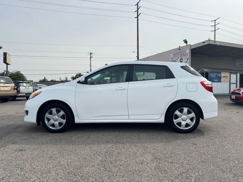 Used 2009 Toyota Matrix image 3