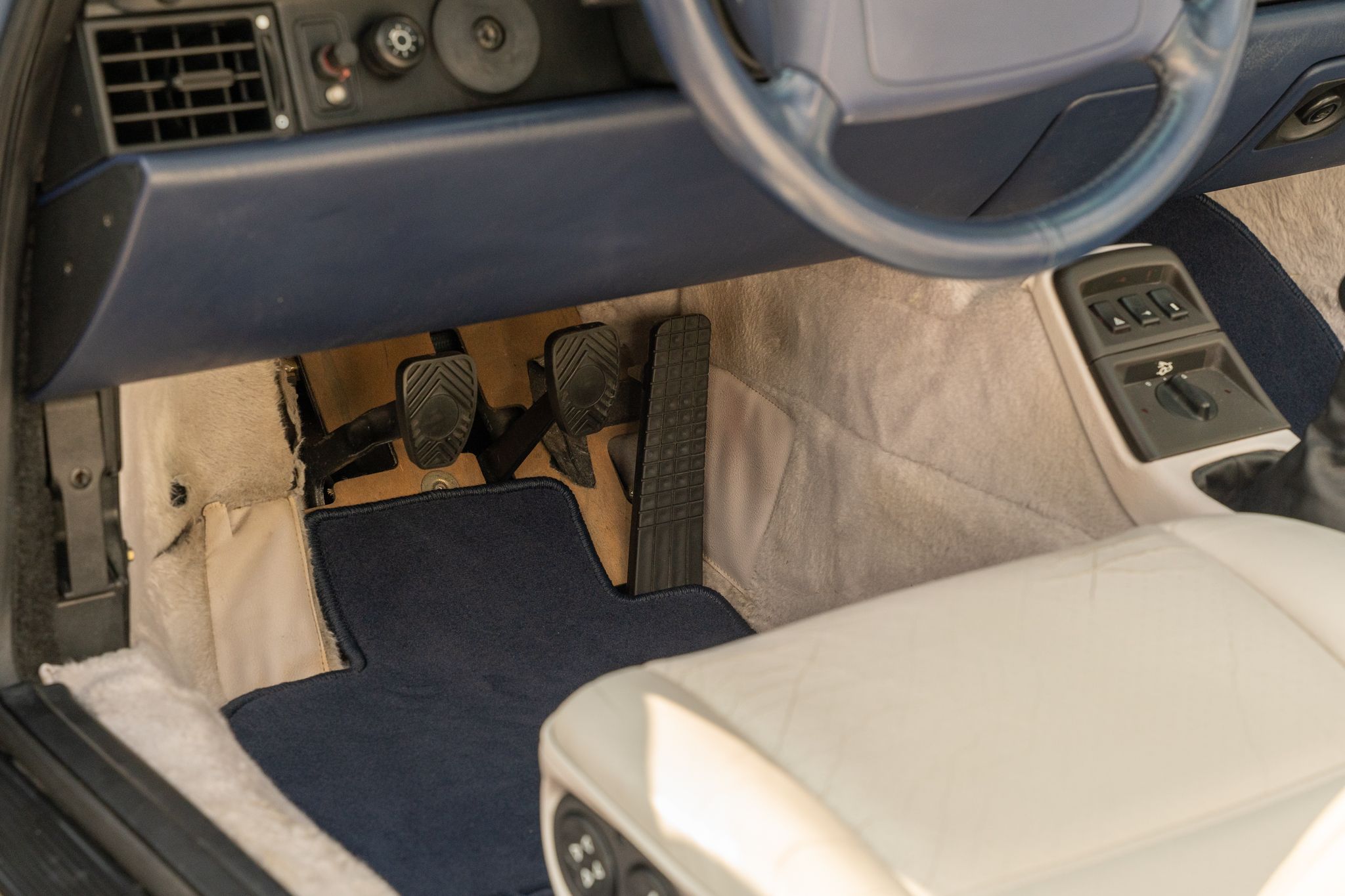 Used 1992 Porsche 911 Cabriolet image 49