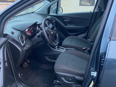 Used 2021 Chevrolet Trax LS image 12