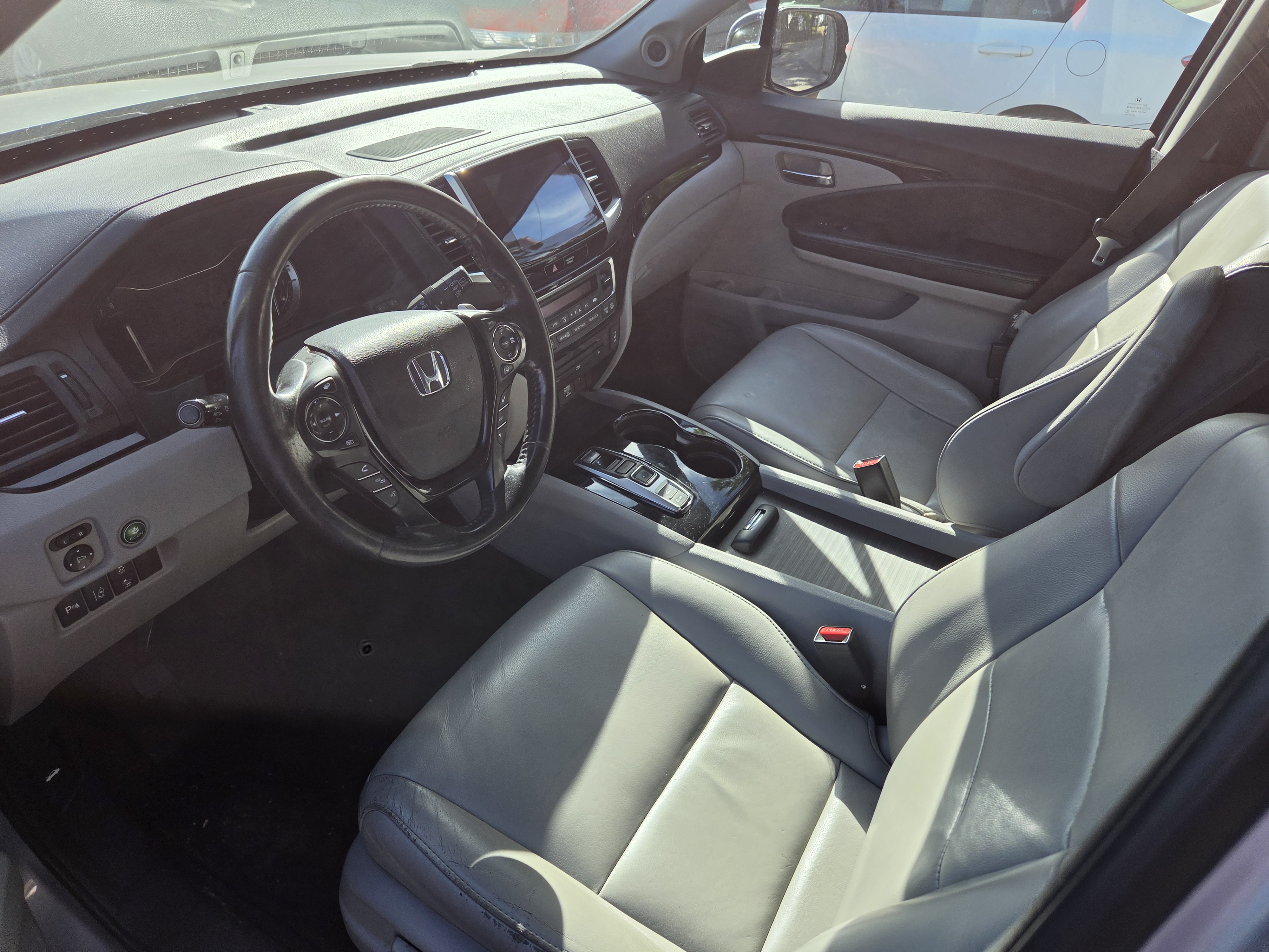 Used 2018 Honda Pilot AWD Touring image 5