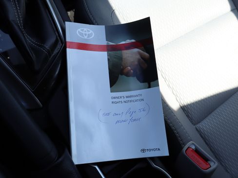 Used 2016 Toyota Corolla LE image 28