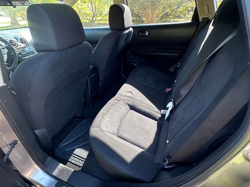 Used 2015 Nissan Rogue SV image 5