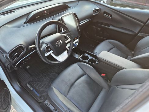 Used 2017 Toyota Prius Prime Advanced image 5