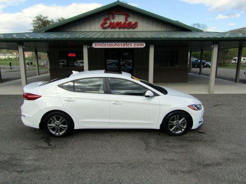 Used 2018 Hyundai Elantra Sedan FWD image 1
