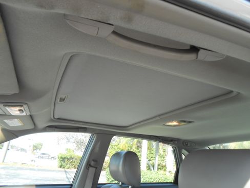 Used 2004 Toyota Avalon XLS image 13