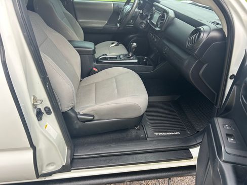 Used 2019 Toyota Tacoma 2WD Access Cab image 10