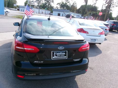 Used 2015 Ford Focus Titanium image 3
