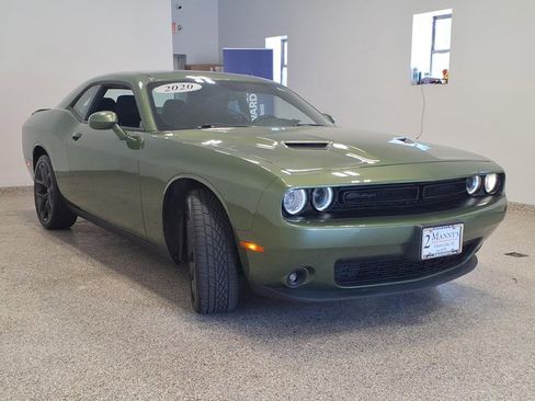 Used 2020 Dodge Challenger SXT w/ Blacktop Package RWD image 3