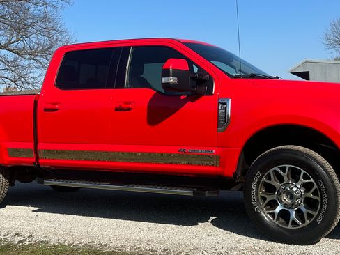 Used 2020 Ford F250 Lariat image 2