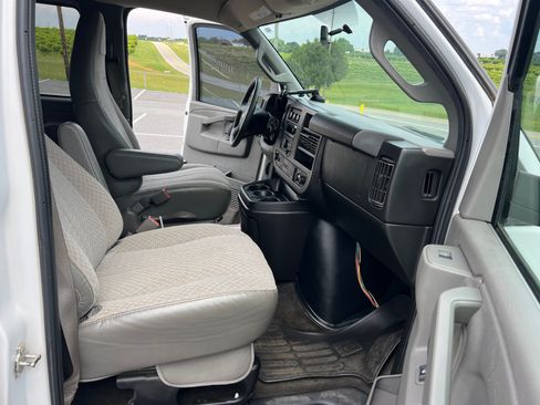 Used 2017 Chevrolet Express 3500 LT Extended Passenger RWD image 15