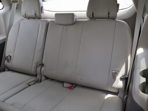 Used 2013 Toyota Sienna XLE Minivan FWD image 14