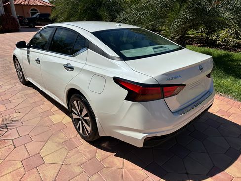 Used 2022 Nissan Altima 2.5 SV AWD image 5