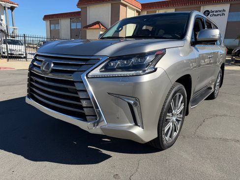 Used 2016 Lexus LX 570 image 7