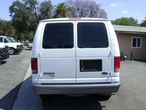Used 2007 Ford E-350 and Econoline 350 Super Duty Wagon RWD image 6