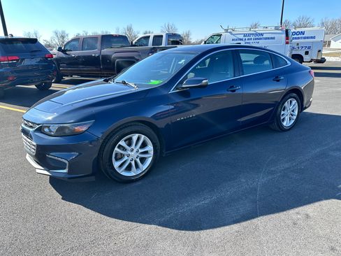 Used 2016 Chevrolet Malibu LT image 2