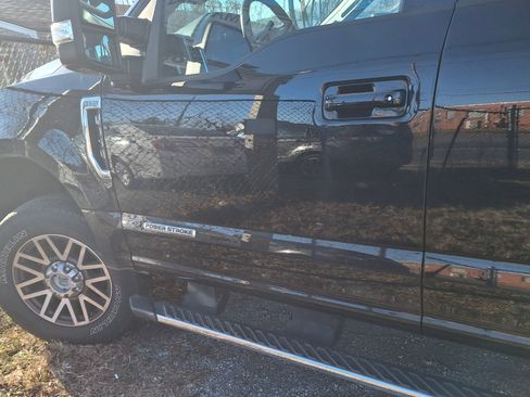 Used 2017 Ford F350 Lariat image 2