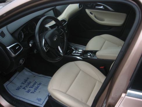 Used 2017 INFINITI QX30 image 7