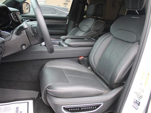 Used 2023 Jeep Grand Wagoneer 4WD Series II image 6