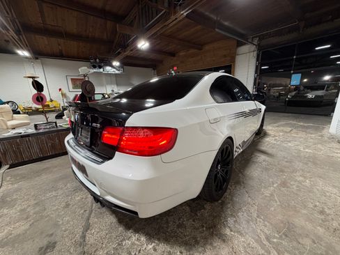 Used 2011 BMW M3 image 9