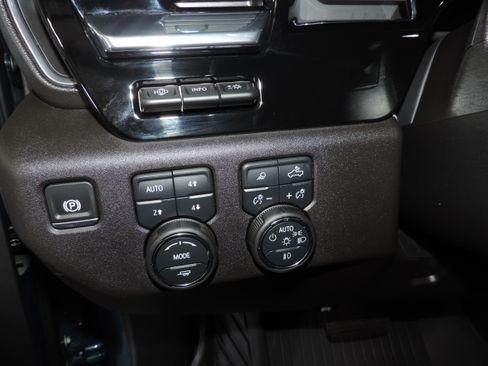 Used 2025 Chevrolet Silverado 3500 4x4 Crew Cab LTZ image 44