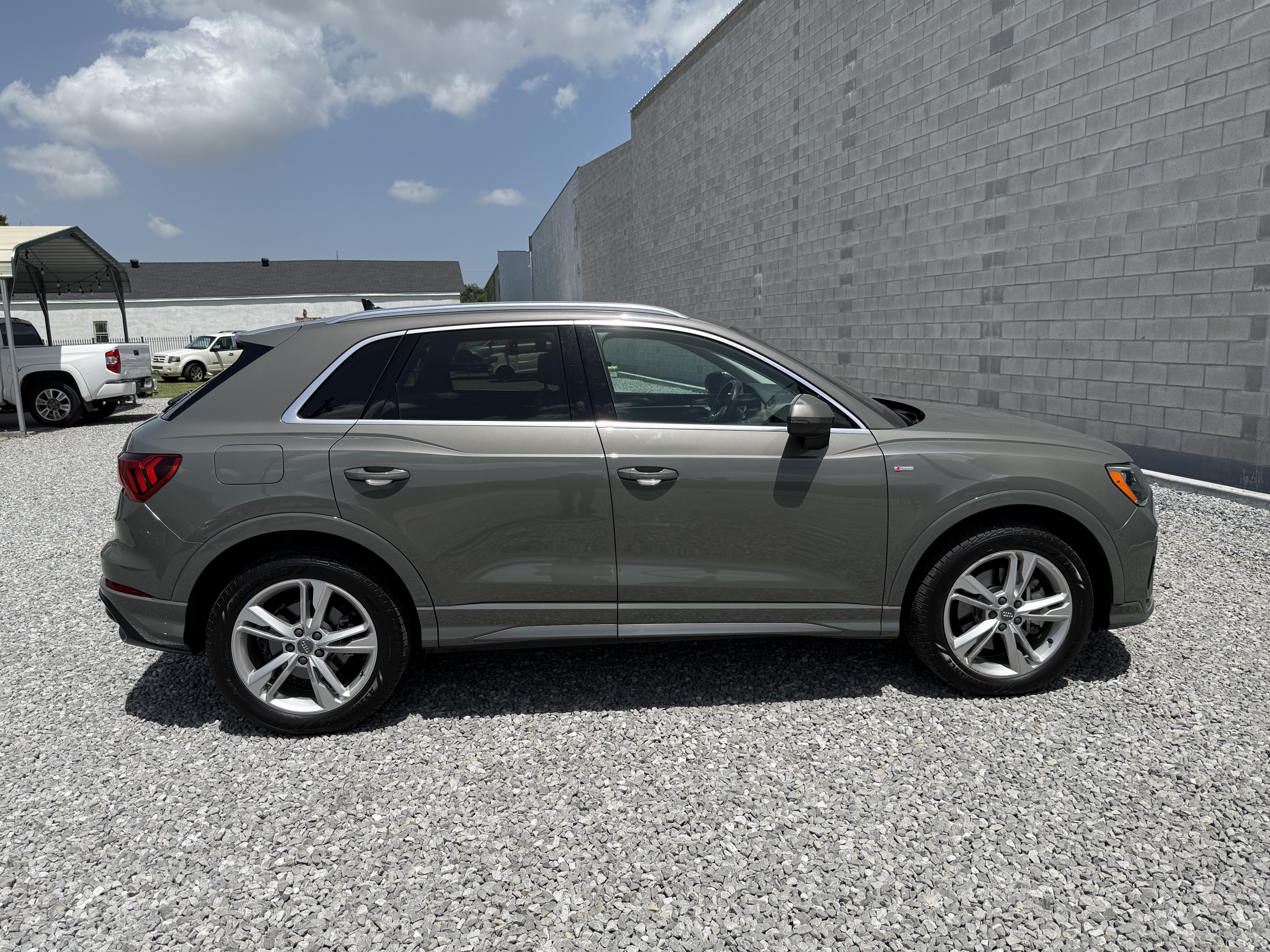 Used 2020 Audi Q3 quattro 2.0T Premium w/ S Line AWD/4WD image 2