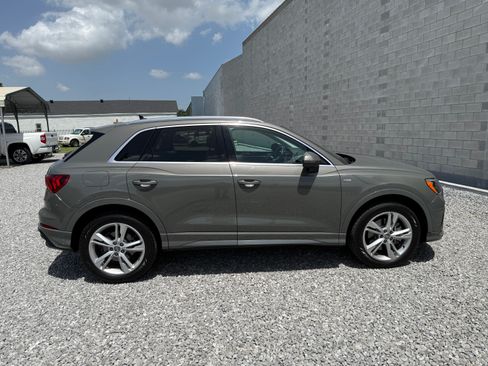 Used 2020 Audi Q3 quattro 2.0T Premium w/ S Line AWD/4WD image 2