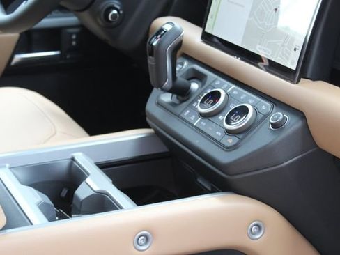 New 2025 Land Rover Defender 90 V8 image 23