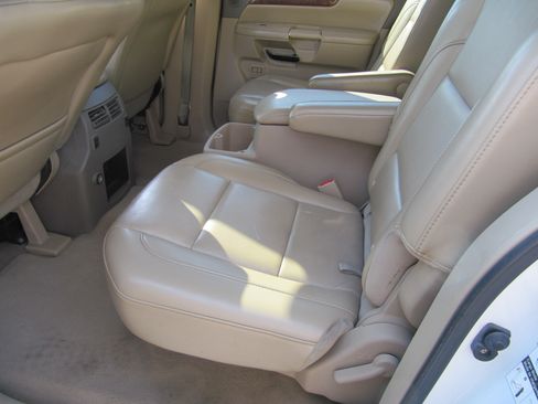 Used 2014 Nissan Armada Platinum image 17