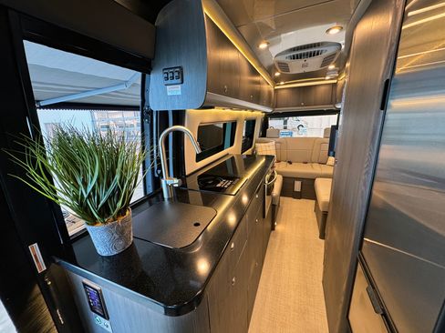 Used 2025 Mercedes-Benz Sprinter 3500 image 13