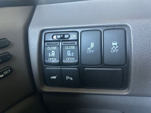 Used 2013 Honda Odyssey Touring Elite image 12