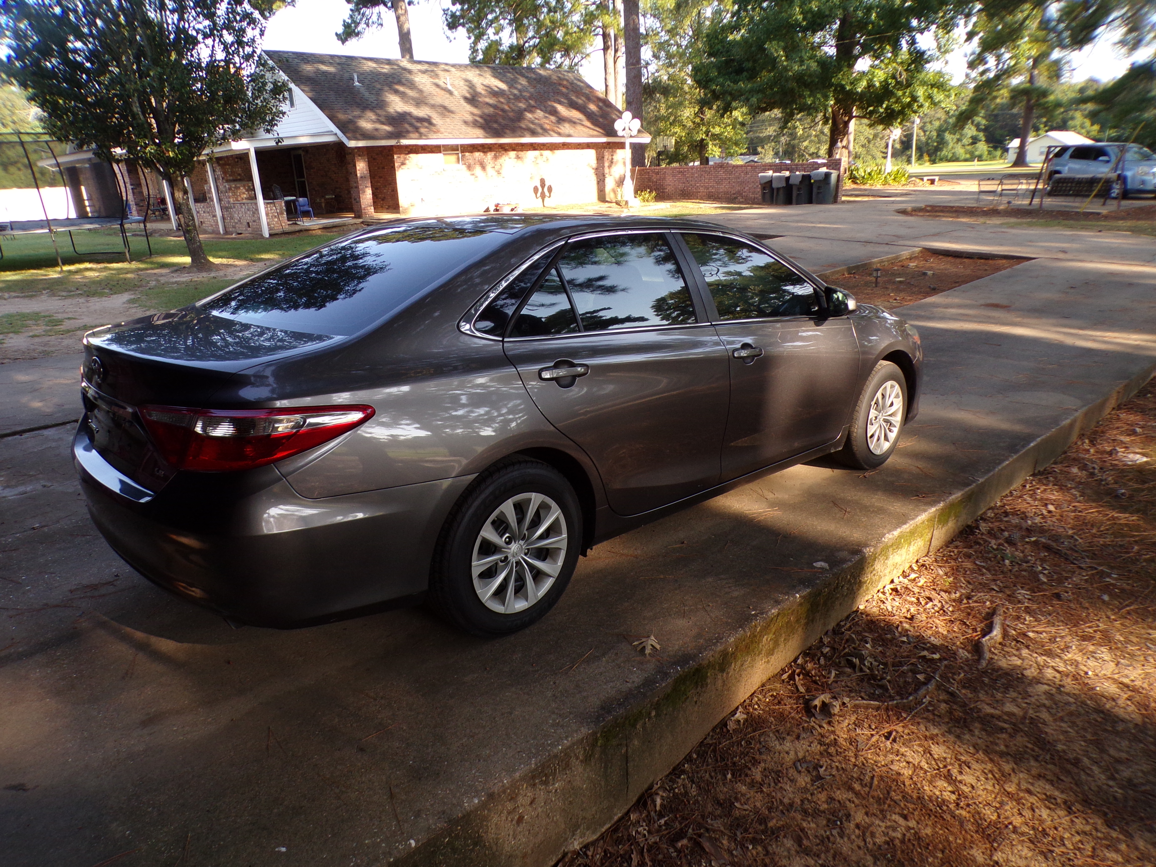 Used 2017 Toyota Camry LE Sedan 4D FWD image 5