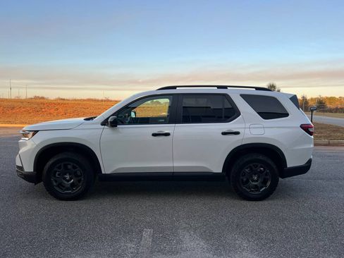 Used 2024 Honda Pilot TrailSport image 6