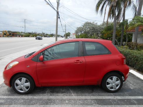 Used 2008 Toyota Yaris 2-Door Hatchback FWD image 2