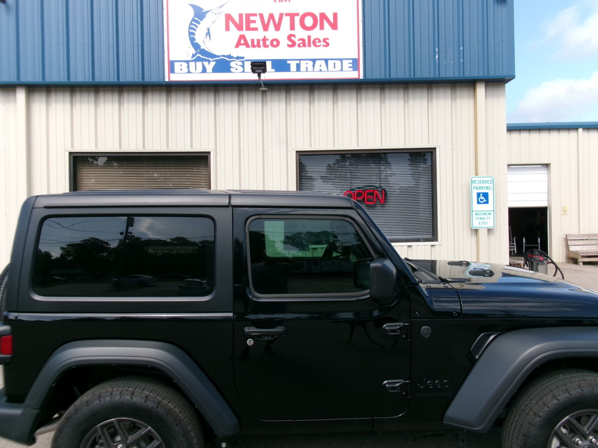 Used 2025 Jeep Wrangler 4WD Sport image 2