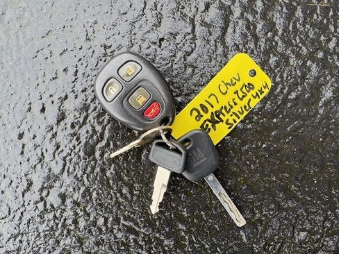 Used 2017 Chevrolet Express 2500 image 20