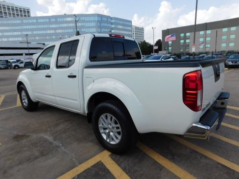 Used 2018 Nissan Frontier 2WD Crew Cab image 5