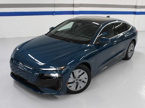 Used 2025 Audi A6 e-tron Premium image 2