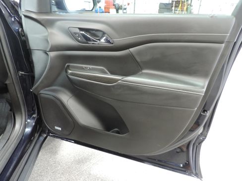 Used 2021 GMC Acadia SLT image 23