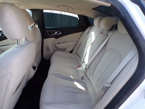 Used 2015 Chrysler 200 Limited image 8