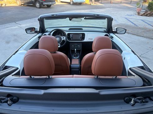 Used 2017 Volkswagen Beetle 1.8T Convertible FWD image 3
