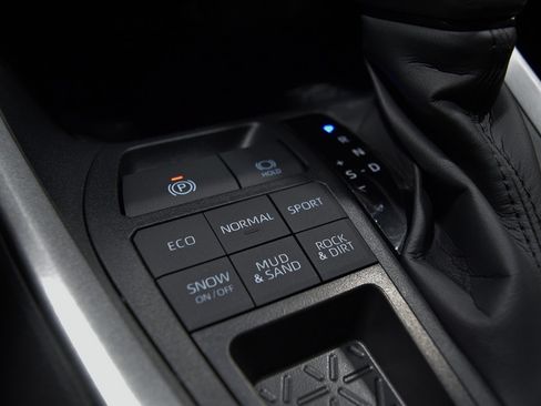 Used 2025 Toyota RAV4 XLE Premium image 27