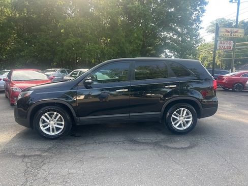 Used 2014 Kia Sorento FWD LX image 2