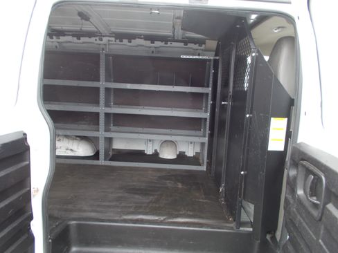 Used 2018 Chevrolet Express 2500 image 15