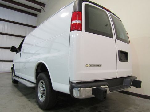 Used 2016 GMC Savana 2500 image 3