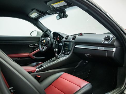 Used 2023 Porsche 718 Cayman image 11